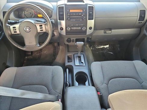 Used 2011 Nissan Frontier SV w/ SV Premium Utility Pkg image 16