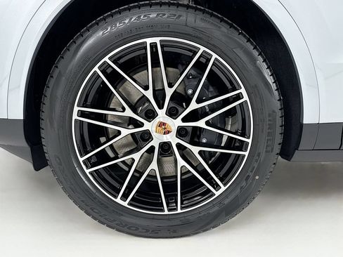 New 2026 Porsche Cayenne AWD/4WD image 33
