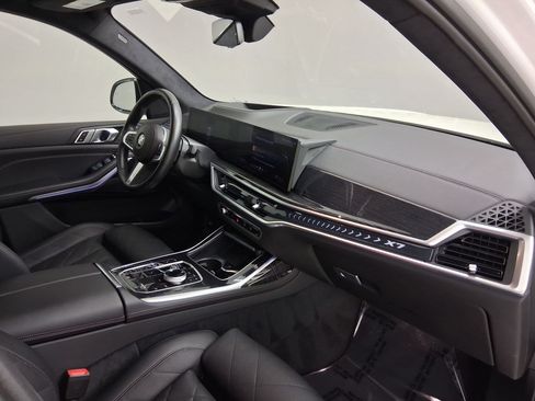 Used 2024 BMW X7 xDrive40i w/ M Sport Package AWD/4WD image 33