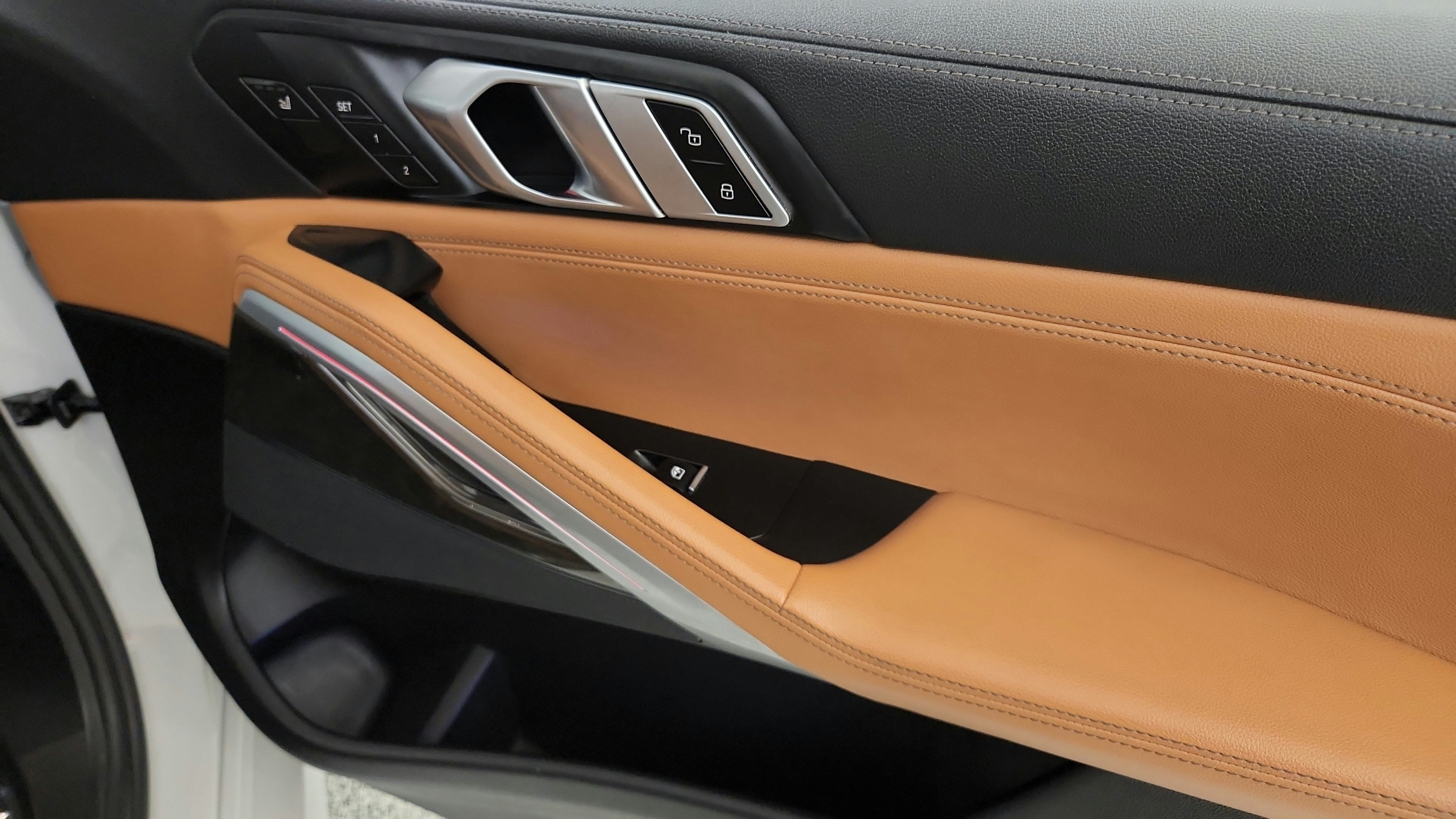 Used 2022 BMW X6 xDrive40i w/ M Sport Package AWD/4WD image 35