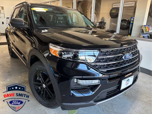 Used 2023 Ford Explorer XLT w/ Equipment Group 202A AWD/4WD image 2