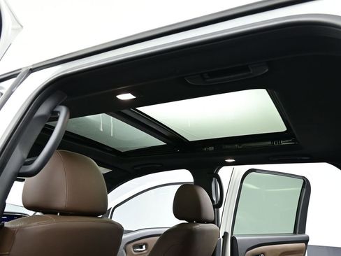 Used 2021 Nissan Titan Platinum Reserve w/ Moonroof Package image 21