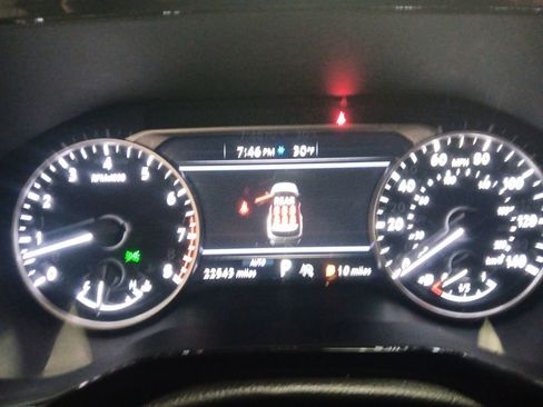 Used 2024 Nissan Pathfinder SV image 16