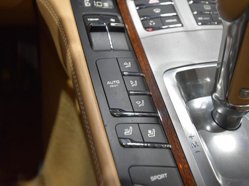 Used 2010 Porsche Panamera Turbo AWD/4WD image 33