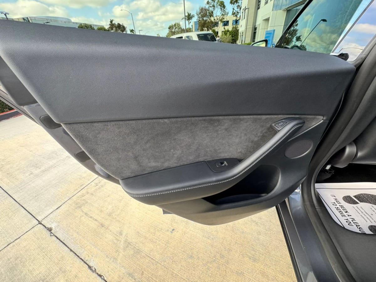 Used 2022 Tesla Model Y Long Range AWD/4WD image 29