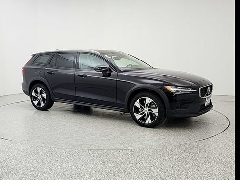 New 2026 Volvo V60 B5 Cross Country Plus w/ Climate Package AWD/4WD image 3