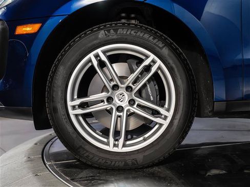 Certified 2026 Porsche Macan AWD/4WD image 14