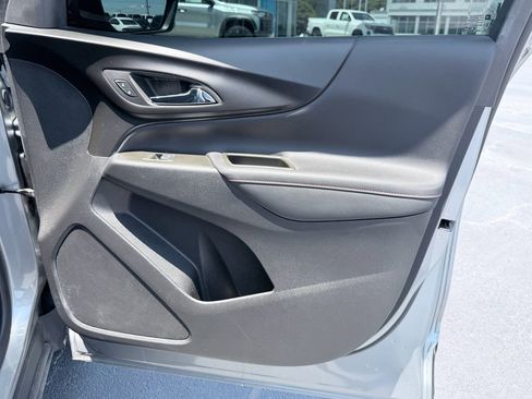 Used 2023 Chevrolet Equinox RS FWD image 30