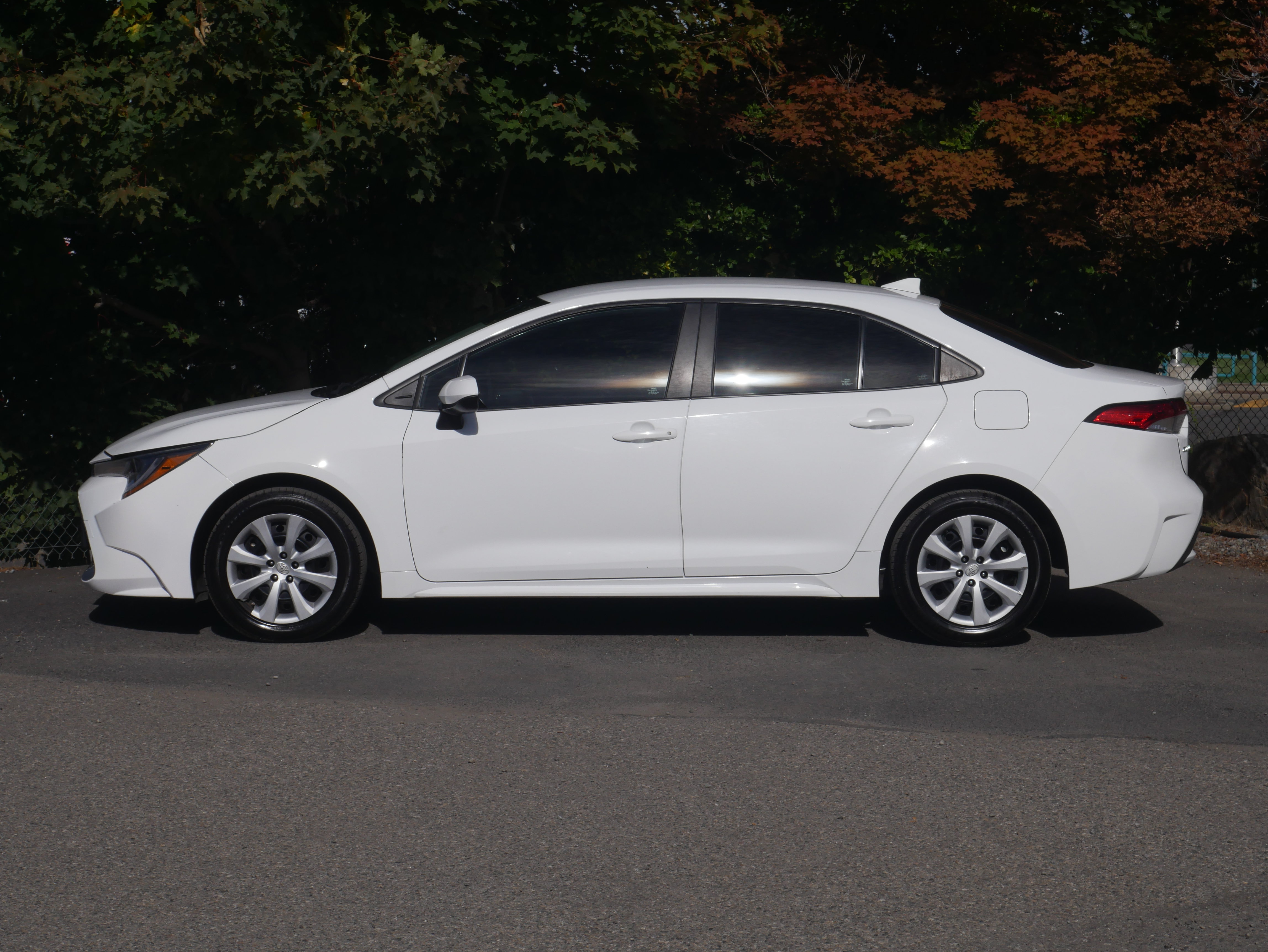 Used 2022 Toyota Corolla LE FWD image 8