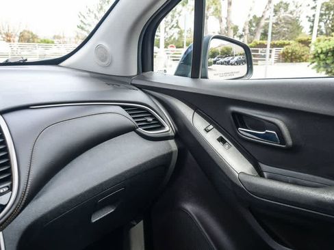 Used 2018 Chevrolet Trax LS image 21