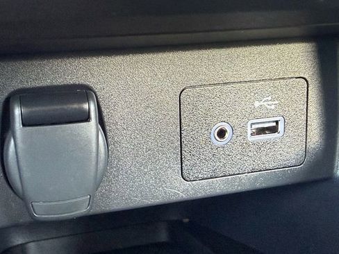 Used 2025 Nissan Versa SV w/ Trunk Package image 19