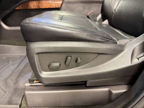 Used 2018 Chevrolet Tahoe Premier AWD/4WD image 12