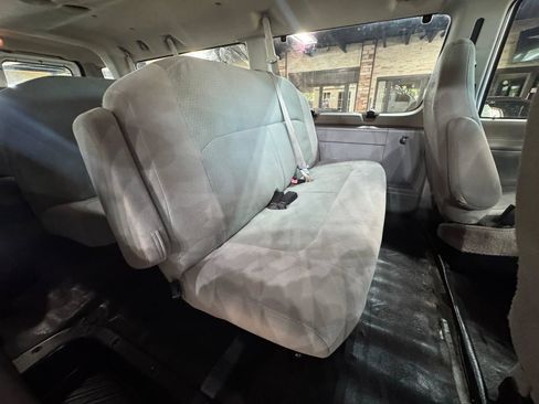Used 2006 Ford E-350 and Econoline 350 XL RWD image 11