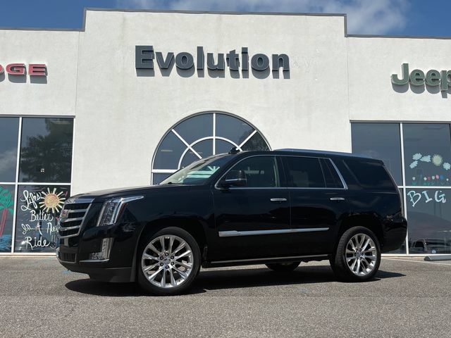 Used 2020 Cadillac Escalade Premium Luxury RWD image 1