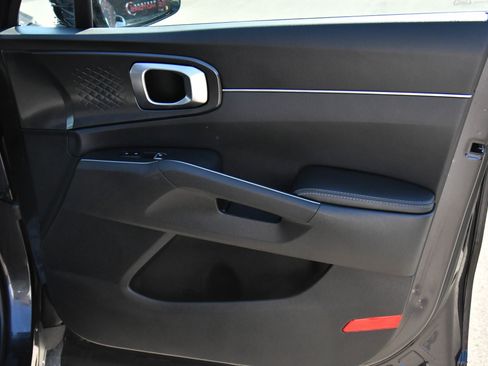 Used 2025 Kia Sorento S w/ Panoramic Sunroof Package image 52