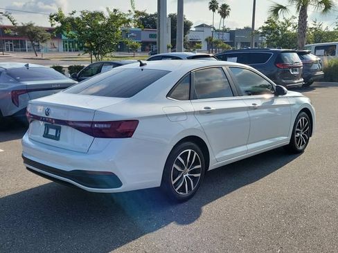 Used 2026 Volkswagen Jetta SE FWD image 4