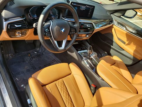 Certified 2023 BMW 530e w/ Premium Package image 20