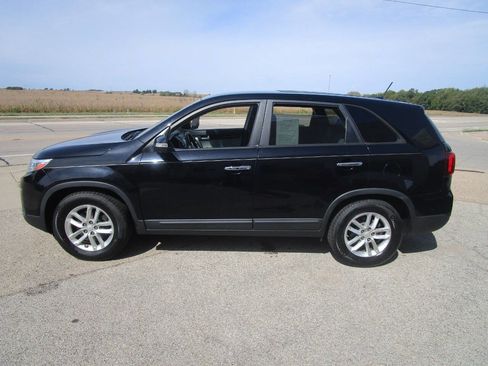 Used 2014 Kia Sorento LX image 2