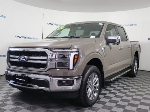 Used 2025 Ford F150 Lariat w/ Equipment Group 501A Mid AWD/4WD image 11