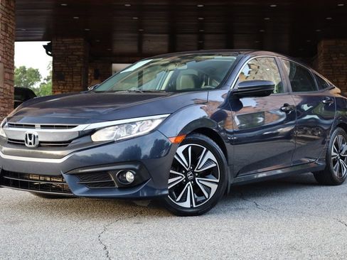 Used 2017 Honda Civic EX-T image 2