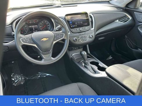 Used 2020 Chevrolet Malibu LT image 2