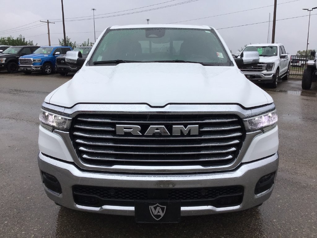 Used 2025 RAM 1500 Laramie AWD/4WD image 9