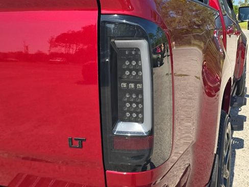 Used 2019 Chevrolet Colorado LT w/ LT Convenience Package RWD image 8