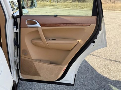 Used 2004 Porsche Cayenne S image 38