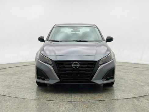 Used 2025 Nissan Altima 2.5 SV image 2