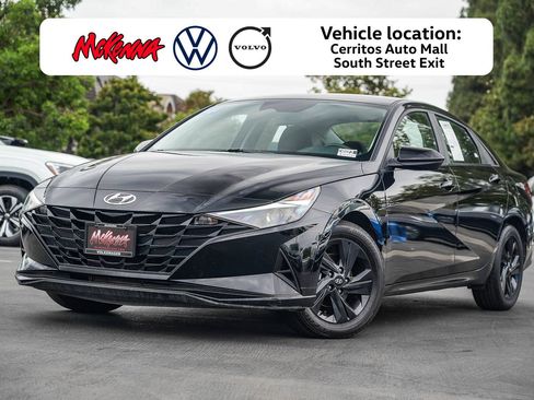 Used 2023 Hyundai Elantra SEL w/ Cargo Package FWD image 1