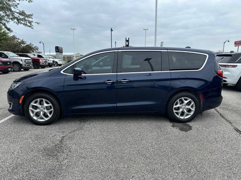 Used 2018 Chrysler Pacifica Touring Plus w/ Tire & Wheel Group FWD image 2