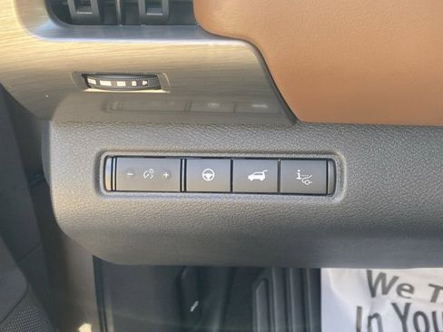 Used 2023 Nissan Pathfinder Platinum image 27