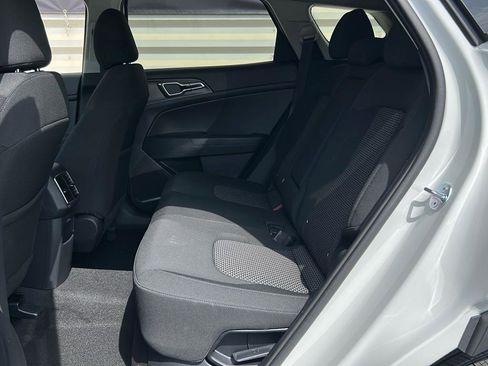 New 2025 Kia Sportage LX image 12