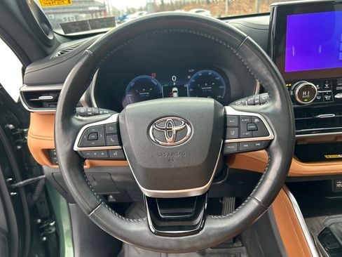 Used 2023 Toyota Highlander Platinum image 14