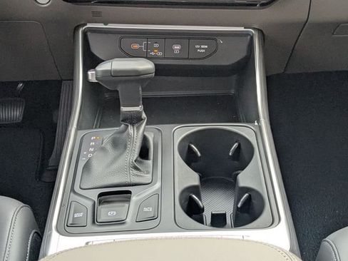 New 2026 Kia Carnival FWD image 18
