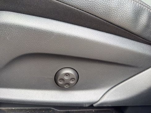 Used 2020 Mercedes-Benz GLC 300 4MATIC image 16