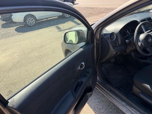 Used 2013 Nissan Versa SV FWD image 12