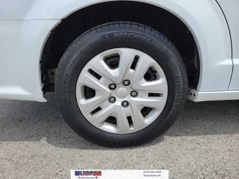 Used 2019 Dodge Grand Caravan SE w/ UConnect Hands-Free Group FWD image 6