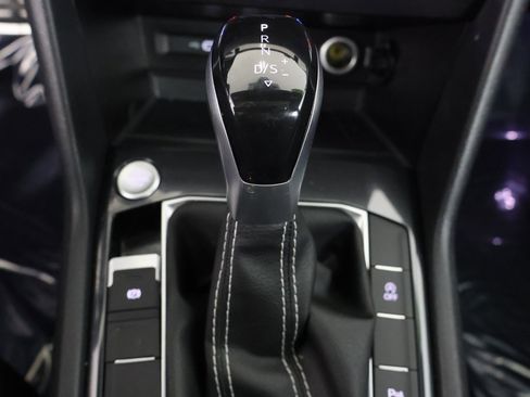 Used 2023 Volkswagen Tiguan SE R-Line image 3