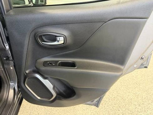 Used 2018 Jeep Renegade Limited AWD/4WD image 23