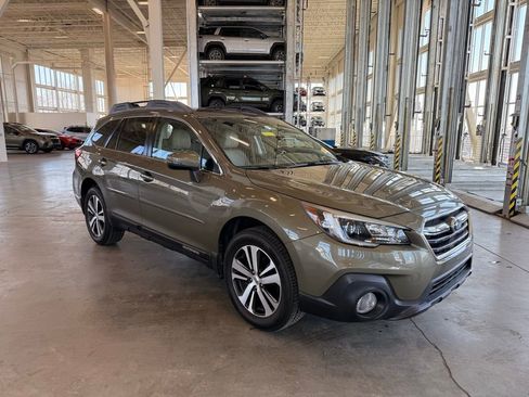 Used 2018 Subaru Outback 2.5i Limited image 1