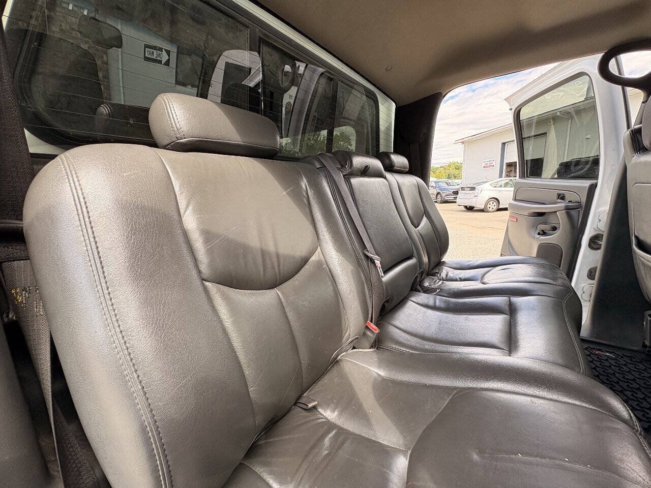 Used 2006 GMC Sierra 2500 SLT w/ Heavy-Duty Power Package AWD/4WD image 22