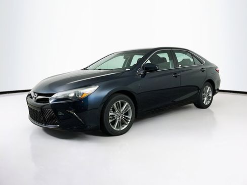 Used 2015 Toyota Camry SE image 3