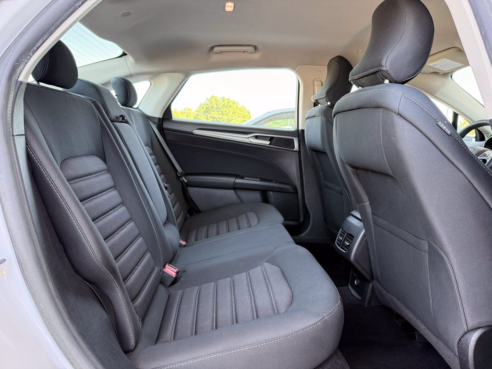 Used 2019 Ford Fusion SE FWD image 21