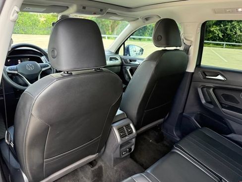 Used 2024 Volkswagen Tiguan SE FWD image 25