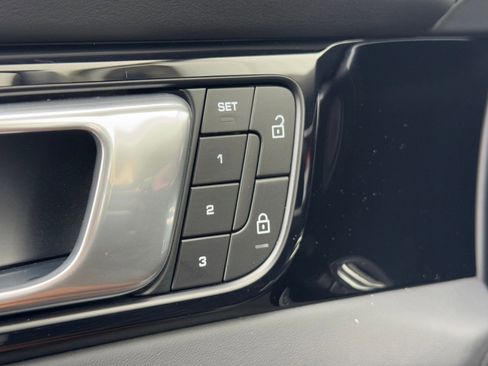 Used 2022 Porsche Panamera 4S w/ Premium Package image 18