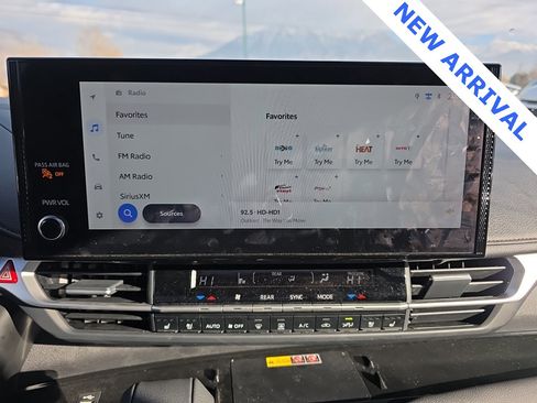 Used 2025 Toyota Sienna Platinum image 15