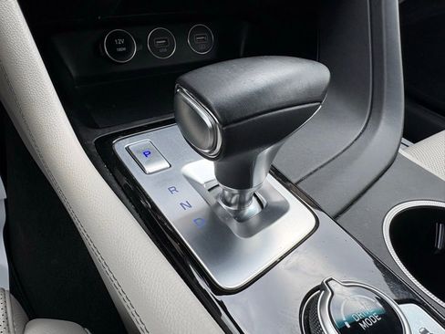 Used 2023 Genesis G70 2.0T image 35