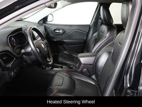 Used 2019 Jeep Cherokee Latitude Plus AWD/4WD image 26