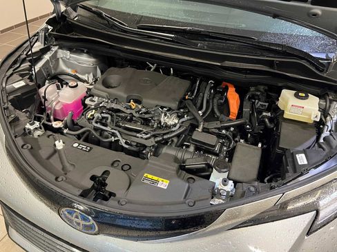 Used 2025 Toyota Sienna Limited image 9